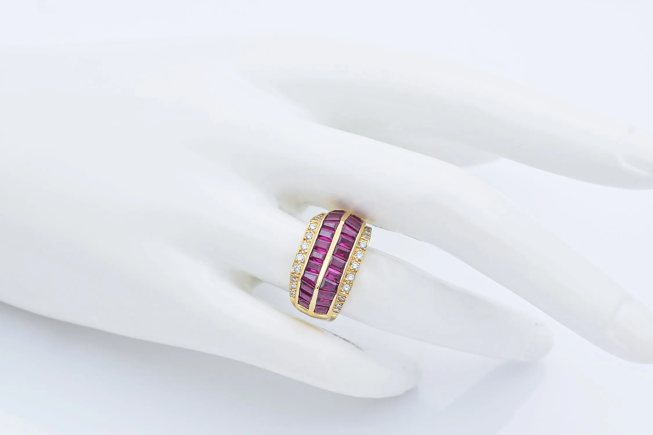 Estate 18K Yellow Gold Ruby & 0.29 TCW Diamond Band Ring Size 6.25